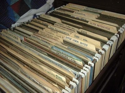 Магадгүй Ливингстон энэ материалуудыг цэгцэлж байсан байх